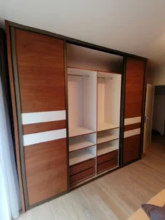 Šatníky a šatníkové skrine Šatníky a šatníkové skrine