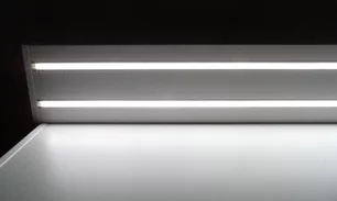 Šatníky a skrine LED svetlená rampa detail Šatníky a skrine LED svetlená rampa detail